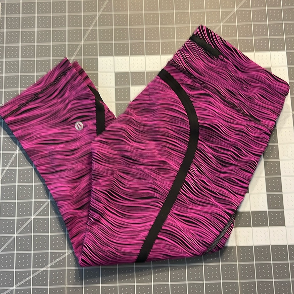 Lululemon OnTrack 19” crop size 6